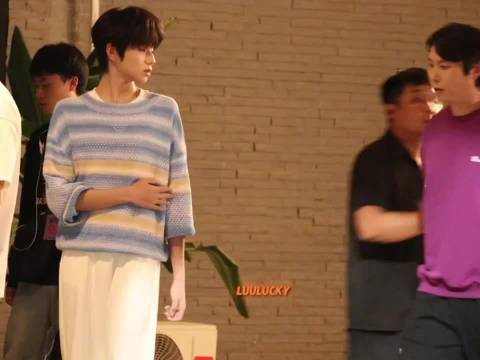 王橹杰与187cm艾伦同框身高引热议