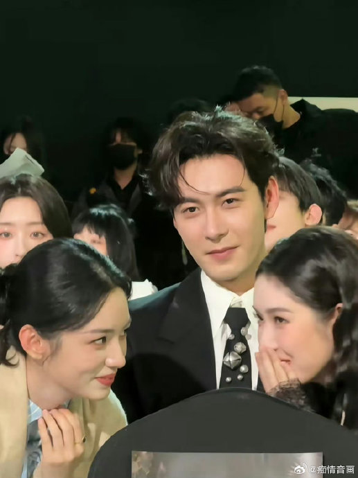 星光大赏现场，陈星旭、王玉雯和周也的具体座位是怎么安排的？