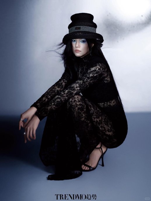 陈妍希湿发造型颠覆甜美标签，自称ENFP快乐小狗引爆全网热议