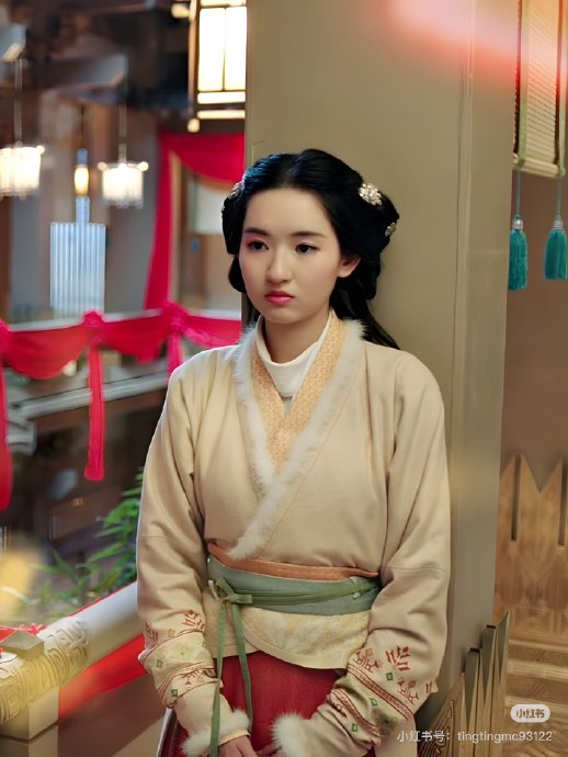 王玉雯方面对于王鹤润的争议评论有何公开回应？