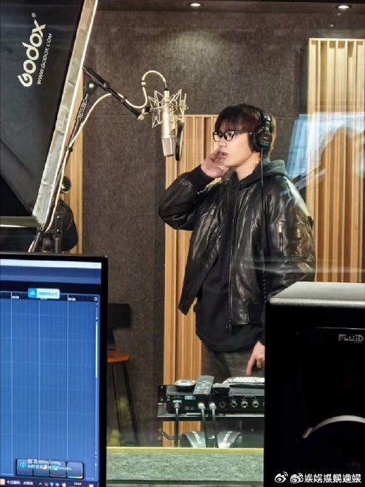 除了舞台和综艺，刘耀文在影视或音乐创作方面有哪些新尝试？