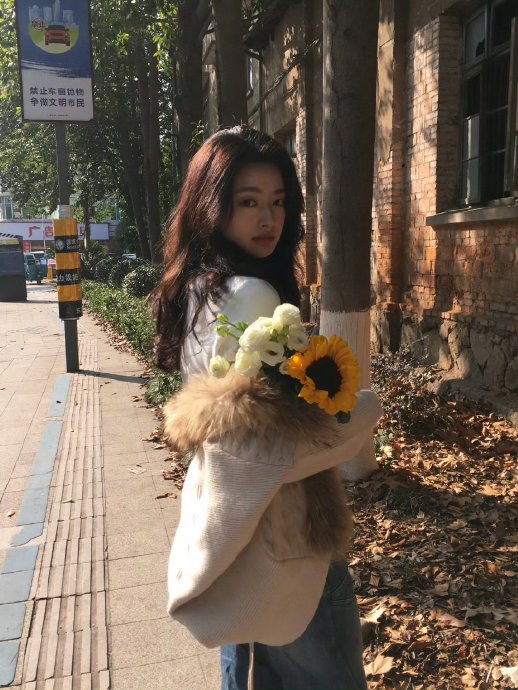 “明媚代名词”徐若晗：不修兔牙的自信，为何更治愈？