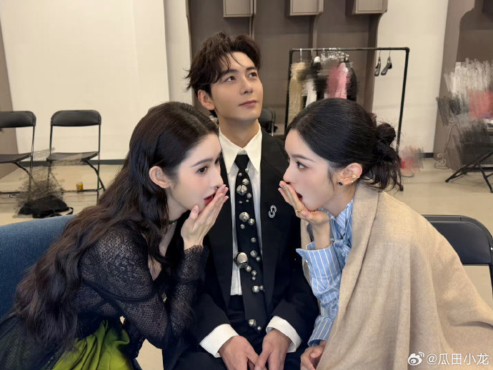 国内外网友对周也王玉雯陈星旭这组“连续剧式”互动的主要评价是什么？