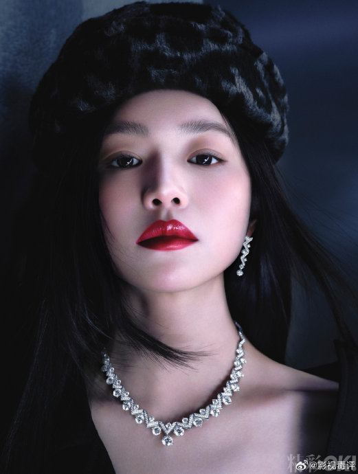 陈妍希湿发造型亮相发艺大秀，自称ENFP快乐小狗