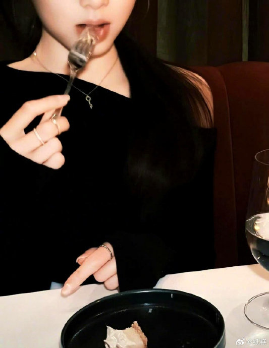 黄磊和孙莉夫妇对于女儿黄多多的教育方式是什么样的？