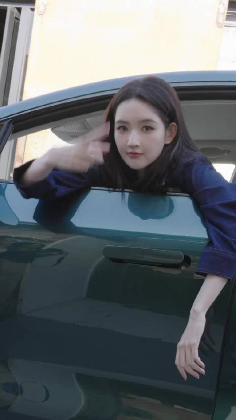 王玉雯紫色造型气场全开