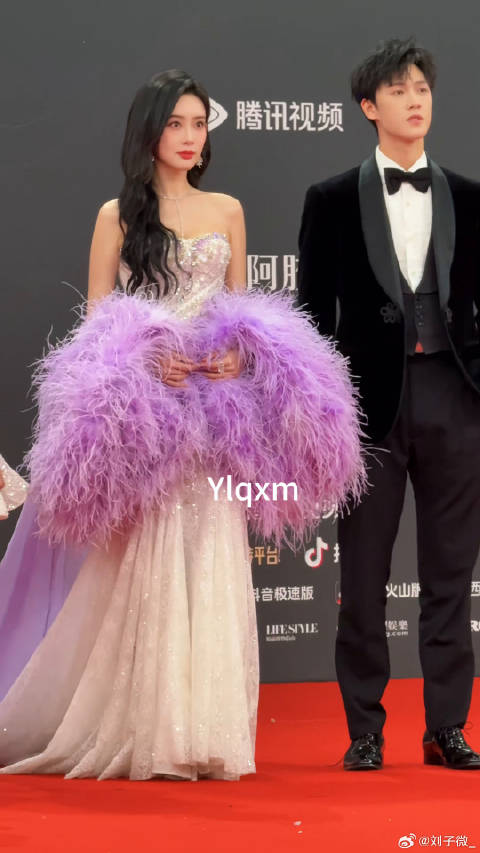 张萌孟子义李昀锐叶祖新同框张萌红毯造型好辣 微博VC计划