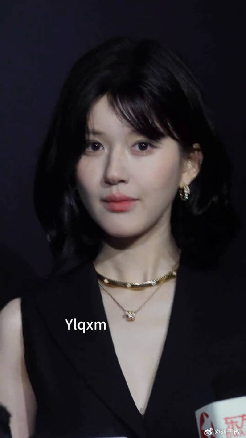 赵露思怼脸状态 微博VC计划