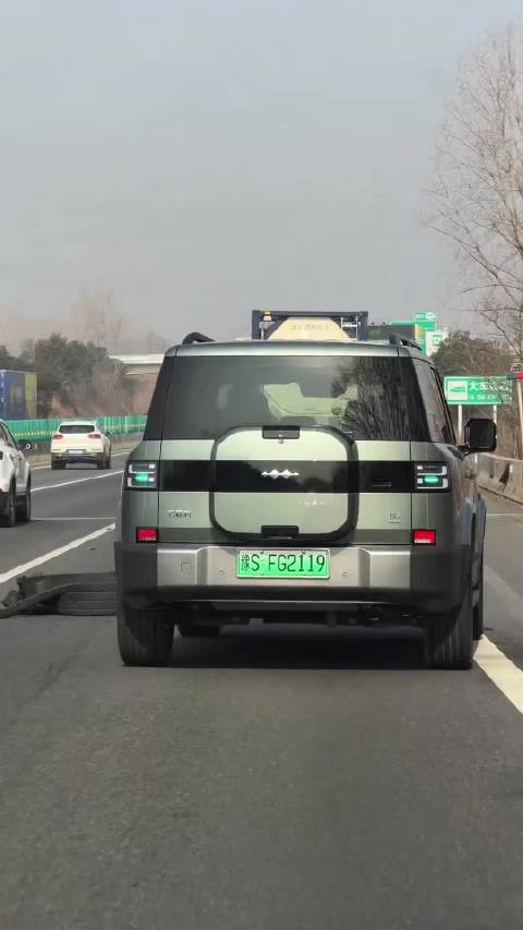 方程豹钛7智驾模式应对高速障碍物引讨论