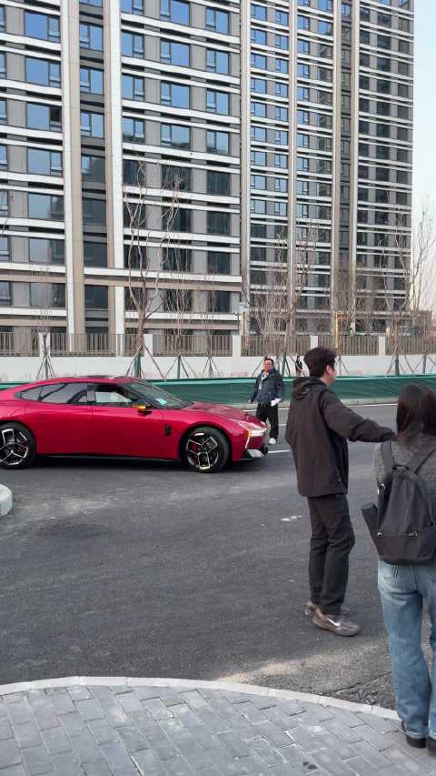 大师兄竟然开着全新的小鹏P7去参加了雷总的发布会 还看到了比亚迪的王总！