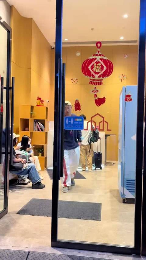 偶遇钟楚曦陈伟霆同台暴击！