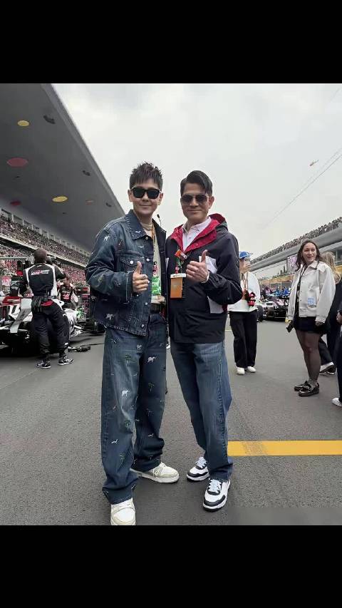 郭富城林志颖F1内场合影，铂金票观众难近维修区