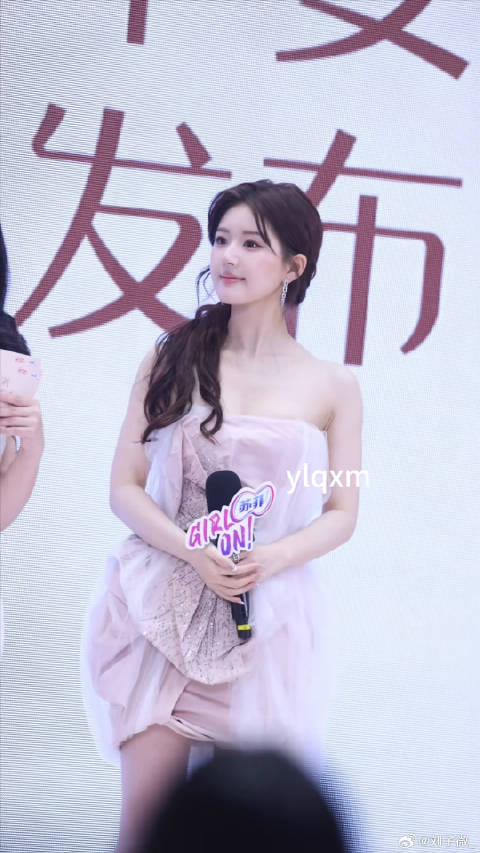 赵露思粉色纱裙好甜好美 微博VC计划