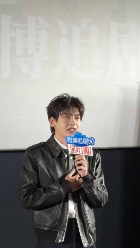 翟潇闻清唱情深深雨濛濛音色获赞