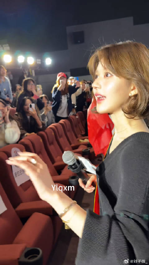 露思宝宝的笑容好明媚 永远那么真诚微博VC计划