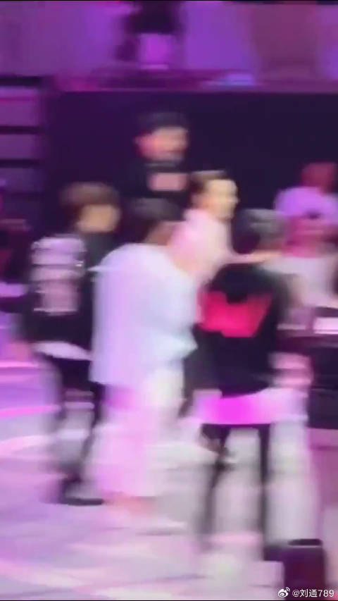 陈伟霆：这次终于轮到我了吧？本山大叔的歌太百搭了哈哈哈哈