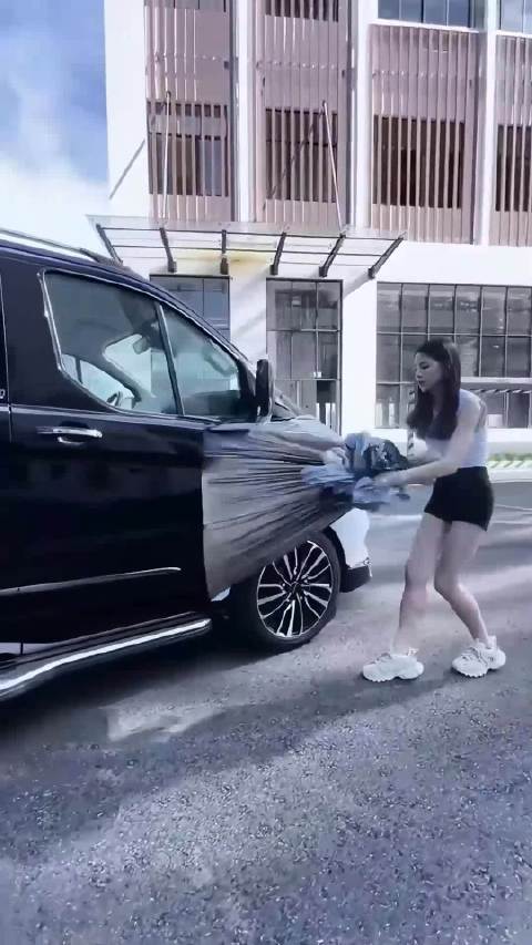 福特全顺商务车拆箱现杯架异响