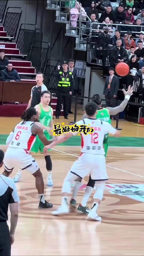 莫兰德用郭艾伦招牌动作致敬兄弟