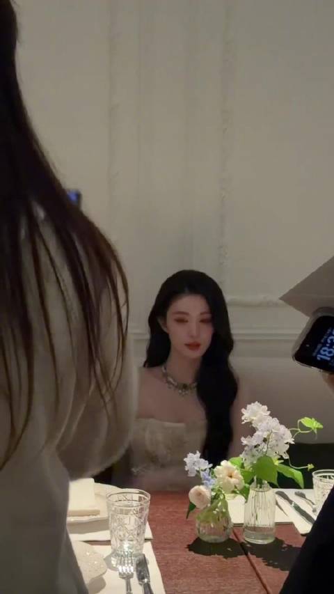 王楚然生来就是要做女神的，隔着屏幕被船香晕了