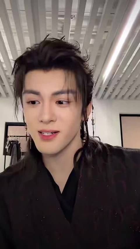 直播里的温柔藏不住，眉眼带笑的模样，瞬间治愈所有不开心