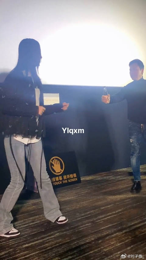 影迷现场模仿天龙八部之乔峰传北京见面会