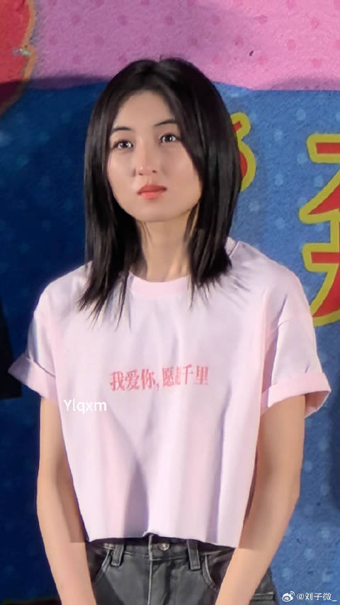 张子枫生视频状态 电影穿过月亮的旅行