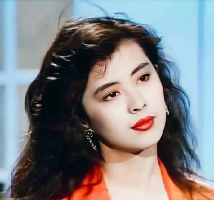 王祖贤目前在国外过着怎样的退隐生活？