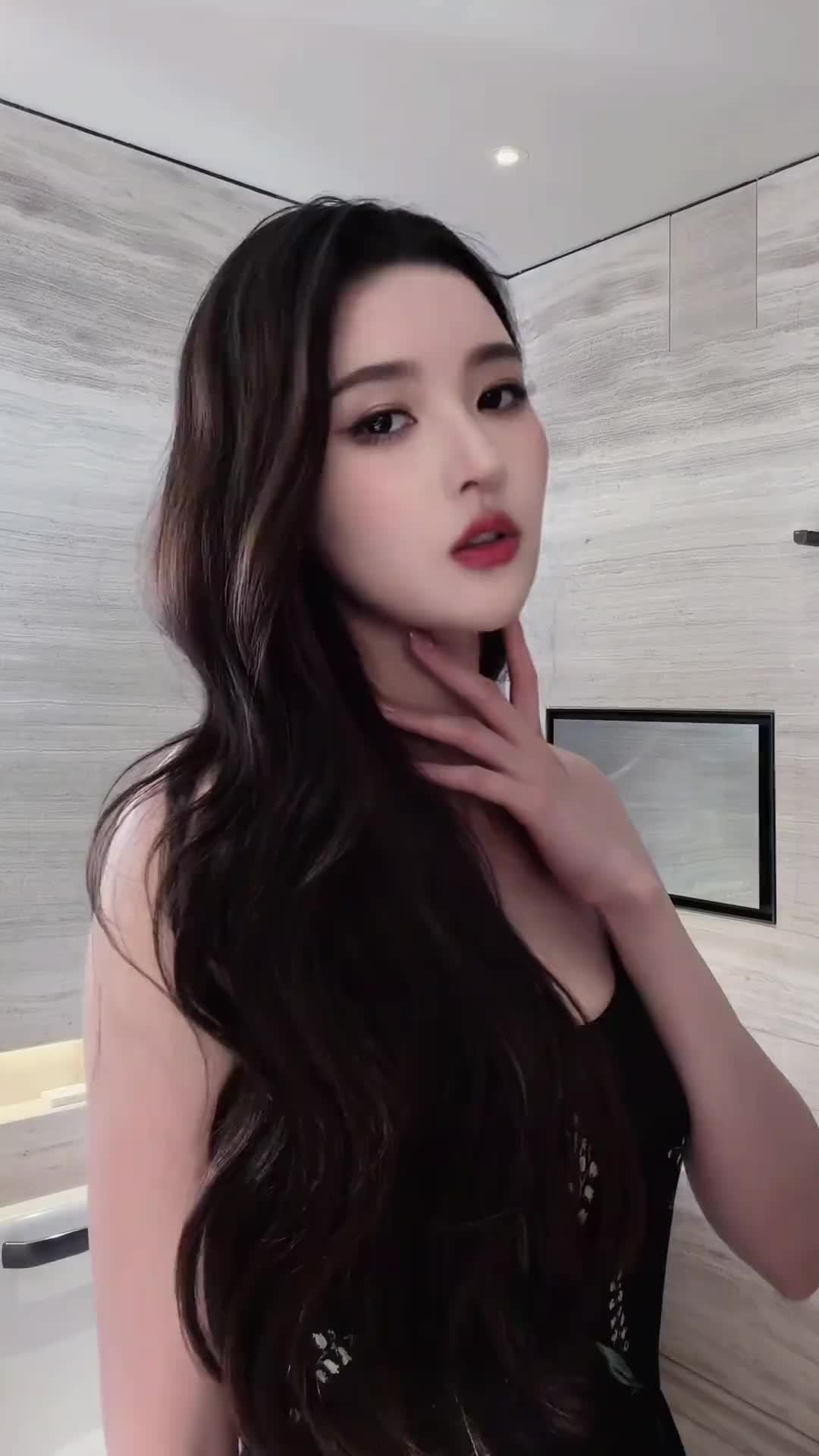 王玉雯跳第三个吻痕