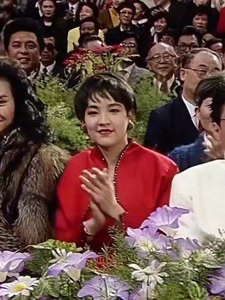 甄妮经典重现，《鲁冰花》《射雕》旋律唤起怀旧