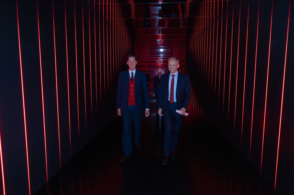 法拉利发布面向2030年战略计划：平均每年推四款新车，首款纯电动跑车明年交付