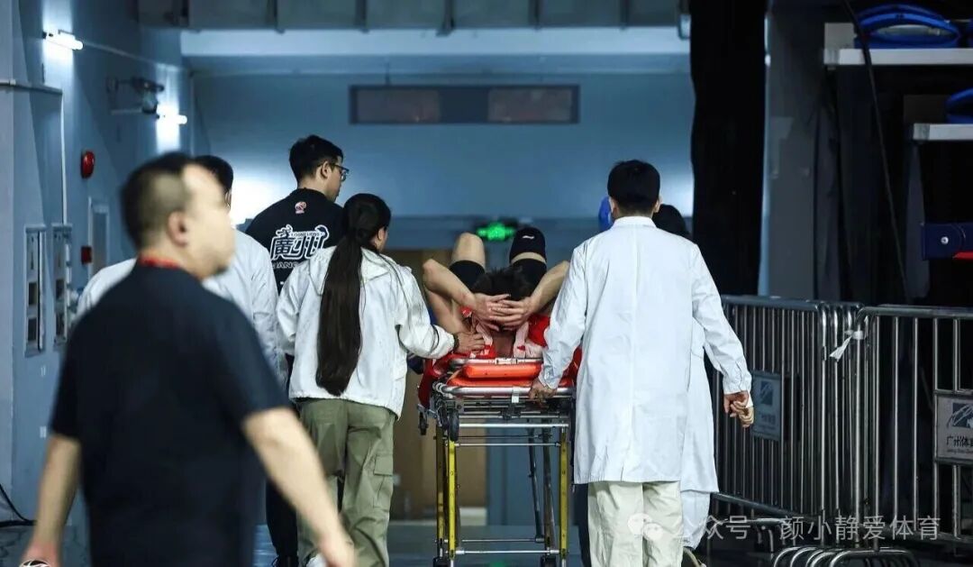 郭艾伦伤病现状:左膝前交叉韧带断裂,赛季报销,全力康复中