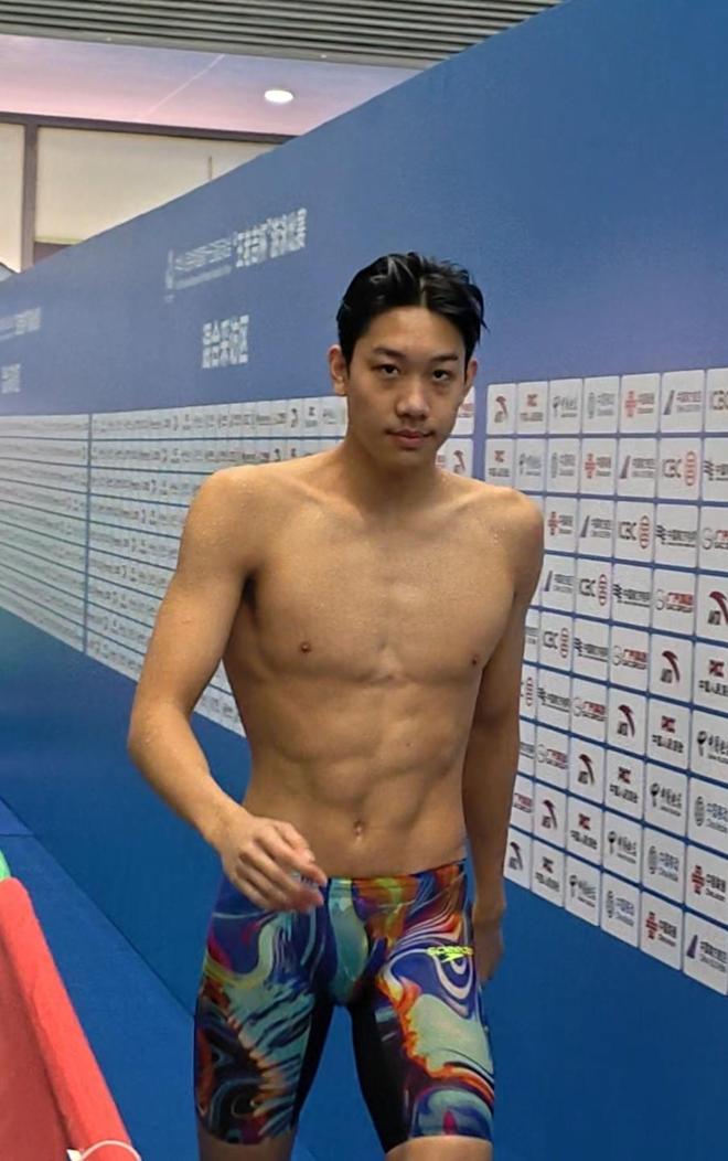 十五运｜游泳开局战力拉满，张展硕力压潘展乐、孙杨排名第二晋级