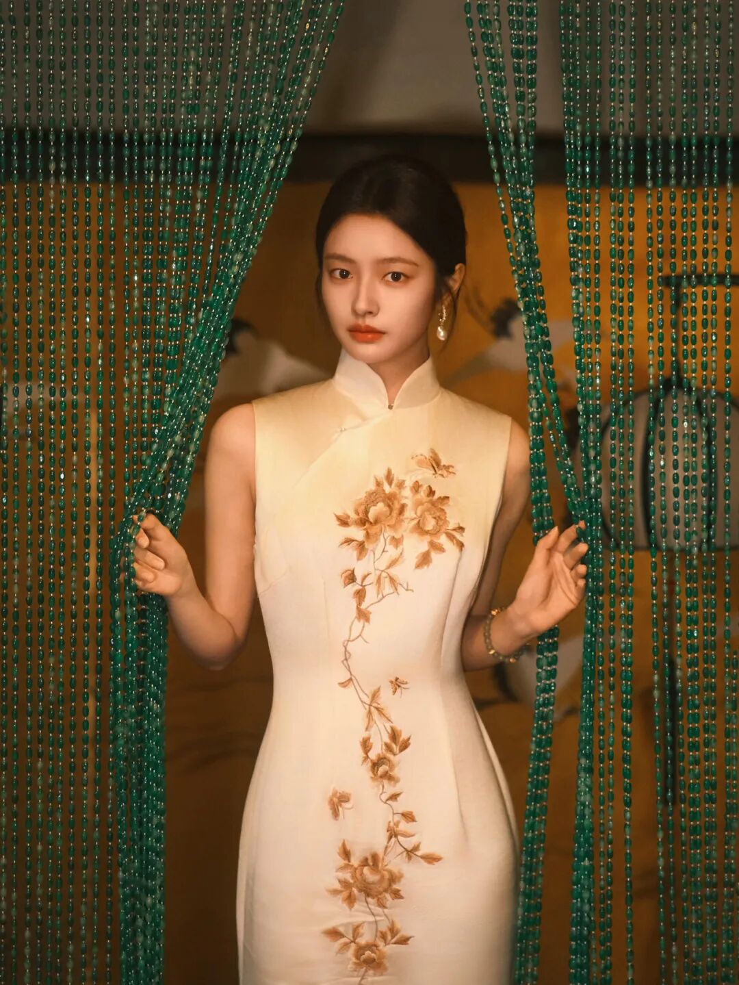 徐若晗《玉簟秋》旗袍造型封神!中式含蓄美杀疯了,这才是民国美人该有的样子