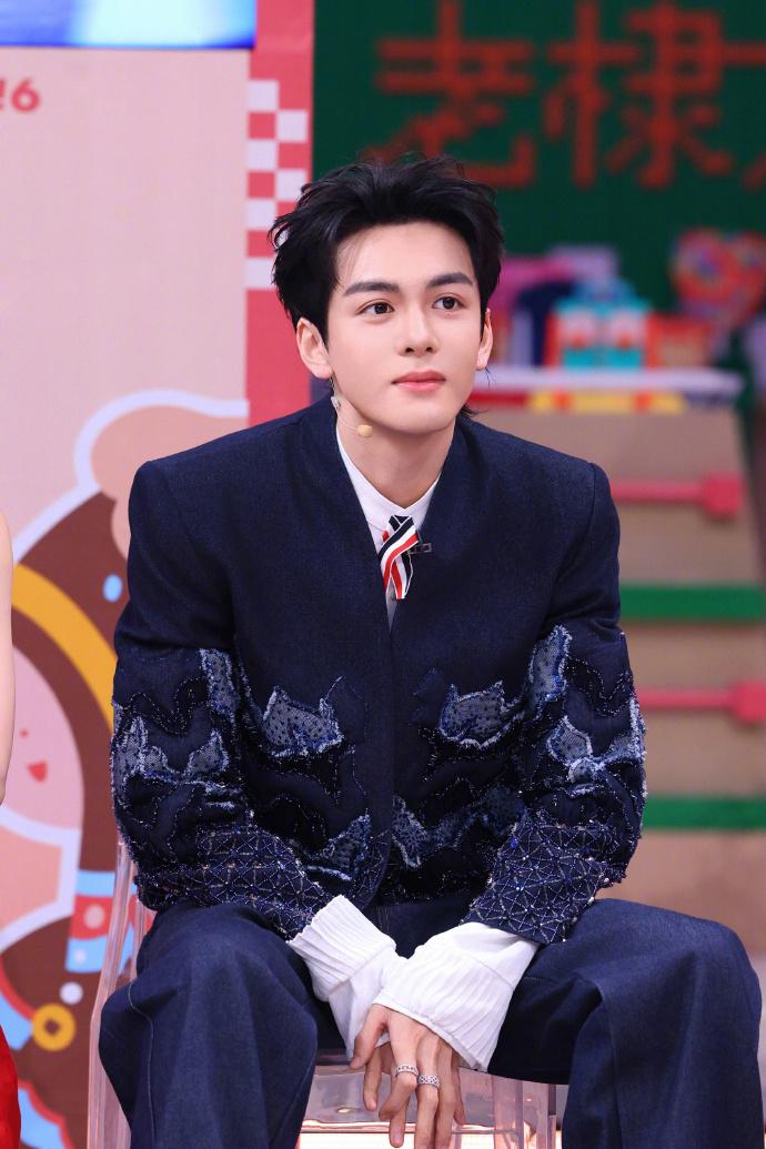 《云秀行》剧宣来袭，曾舜晞李一桐携手撒糖，好六联欢会有点好笑