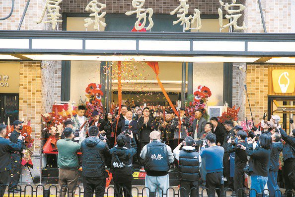 扫码看郭德纲接受采访视频