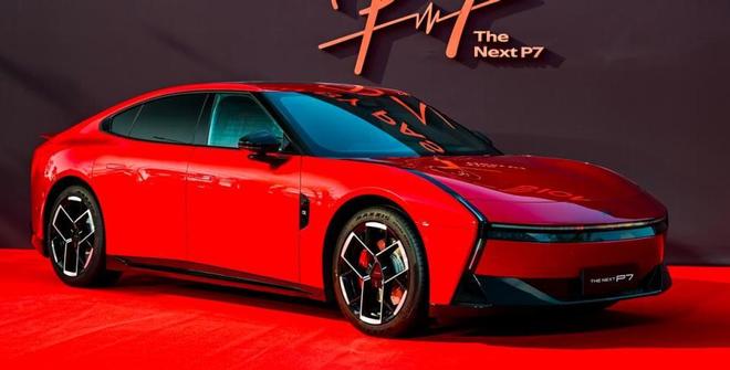 没胆也敢开智驾！小鹏P7智驾升级，增Max版和黑白红色，20.38万起