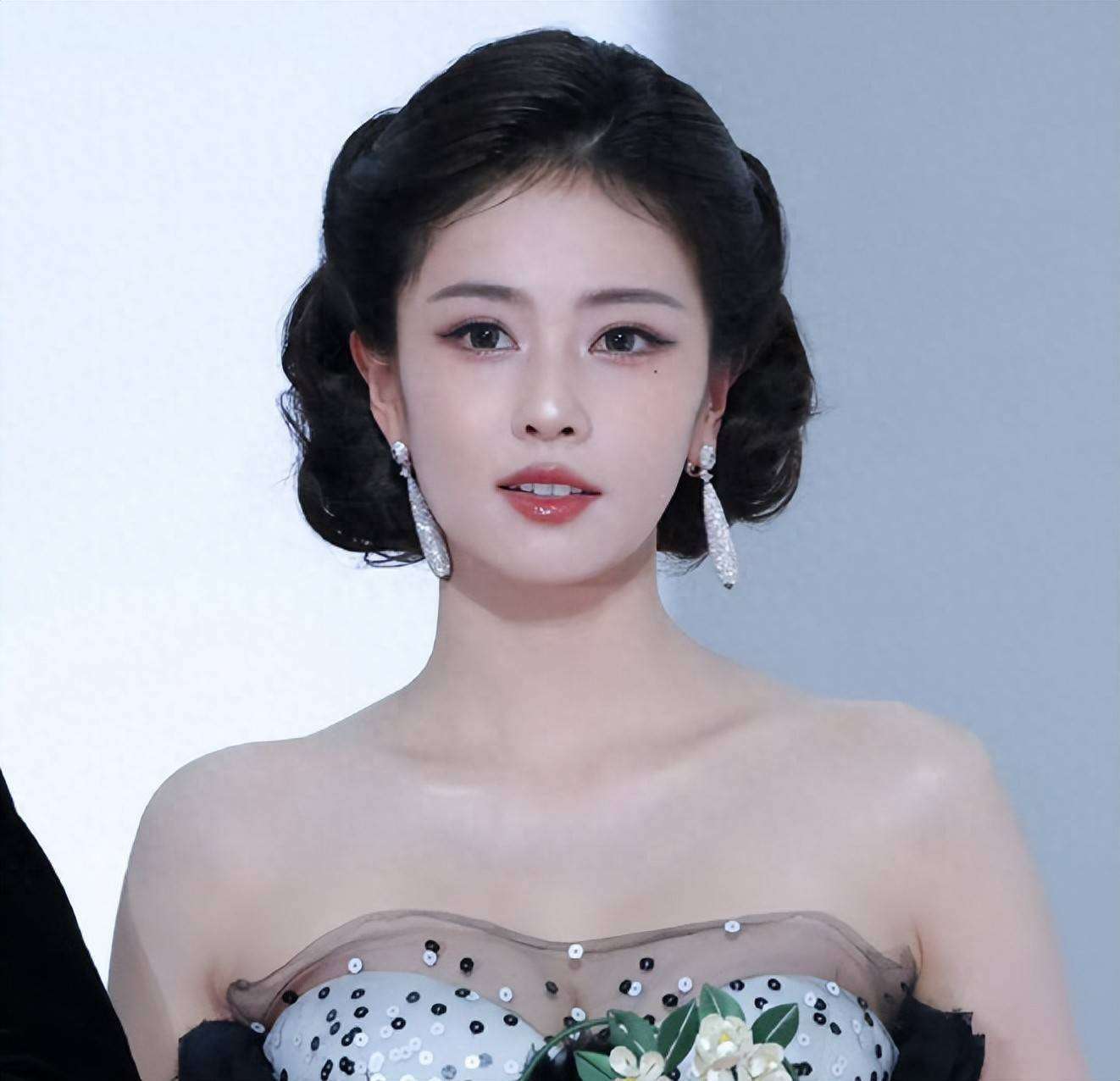 星光大赏内场造型太耀眼！白鹿田曦薇美出圈，赵露思周也状态佳！