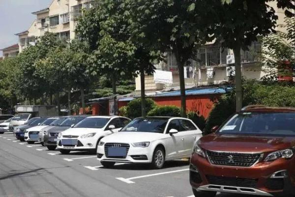 上海车主灵魂拷问:爱车家中停,那车险能停吗?专家这样说--手机光明网