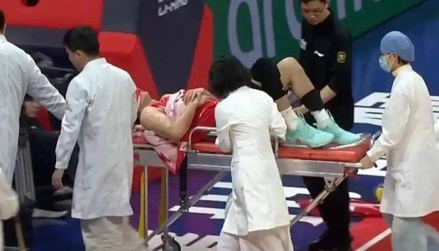 韧带断裂 郭艾伦赛季报销