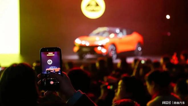 保时捷退缩的插混，小米做不到的超跑，终于要被实现了