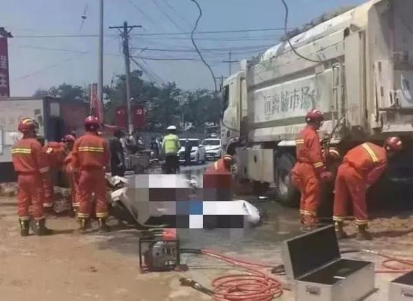 河南郑州一渣土车压扁小车4人遇难