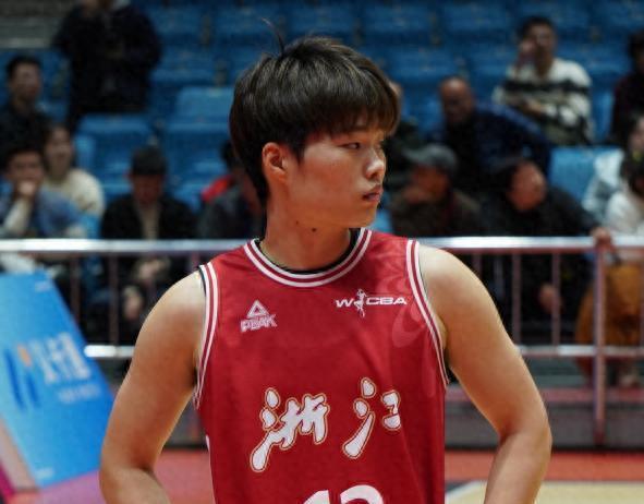 22 6 6!中国女篮26岁顶尖后卫崭露头角:宫鲁鸣要换新血?