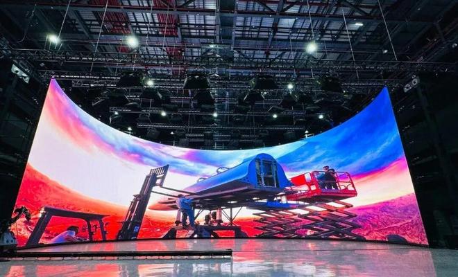 确认了！是68岁冯小刚！