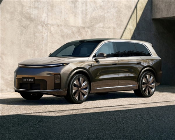 理想L9Livis焕新升级：1.5T四缸增程器突破油耗静音极限