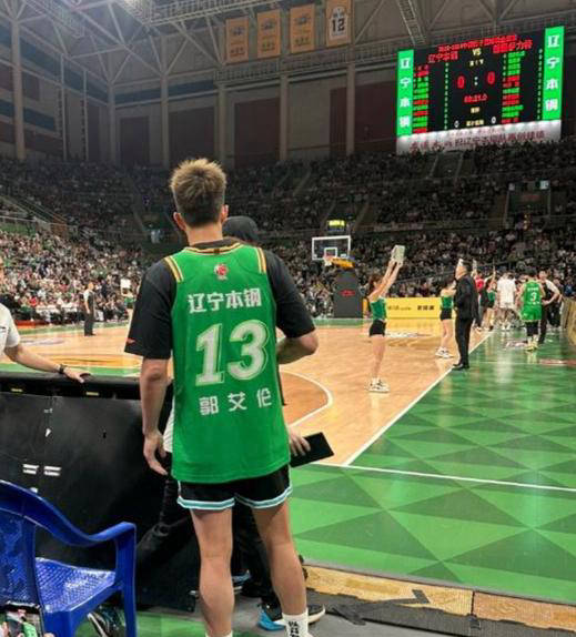 郭艾伦确认不会参加总决赛,现场穿着球衣引质疑,离队倒计时进行中_辽宁_续约_球迷