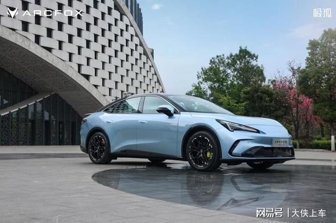 极狐全新阿尔法S5上市9.98万起，这性价比是要搞事情啊！