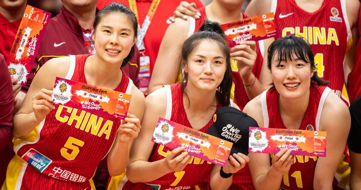 FIBA官宣，世界排名出炉！中国女篮收获两大喜讯，宫鲁鸣太英明了