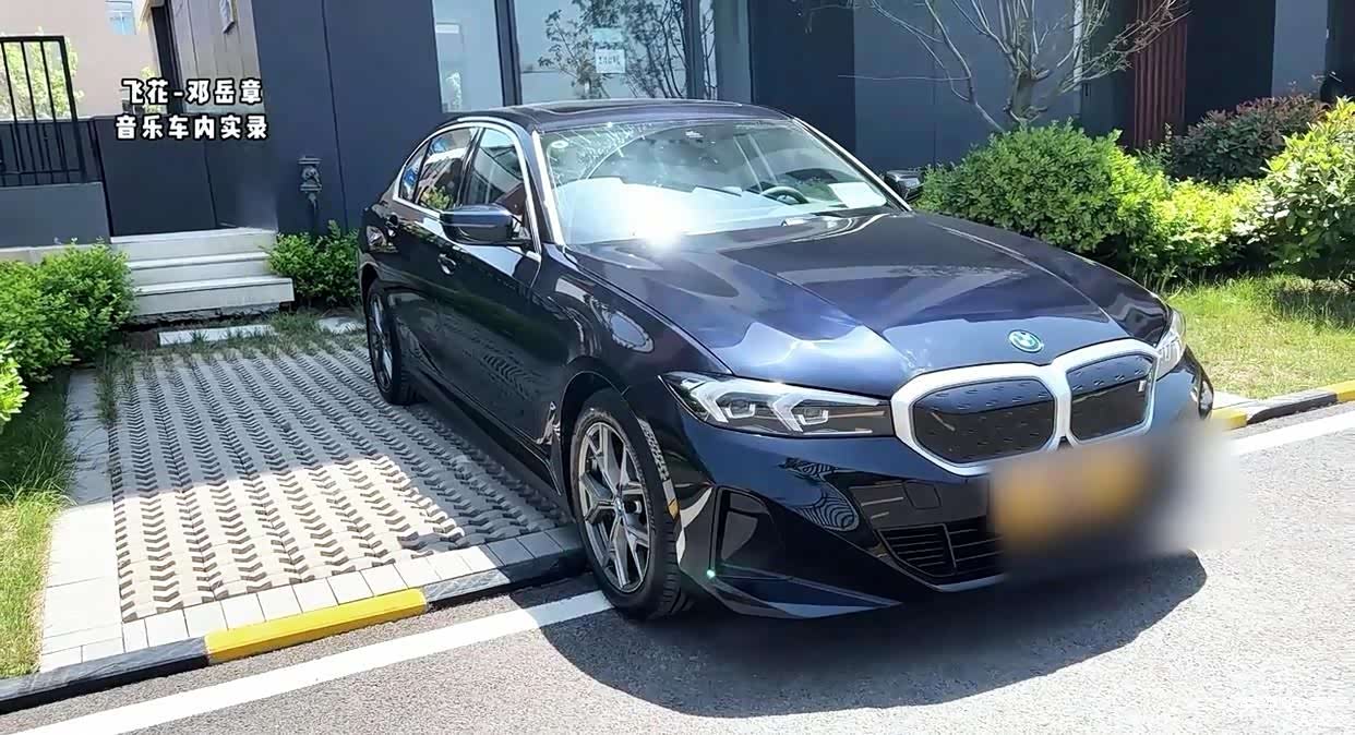 17万提了宝马i3,再开老弟的小米SU7,实测差距清清楚楚