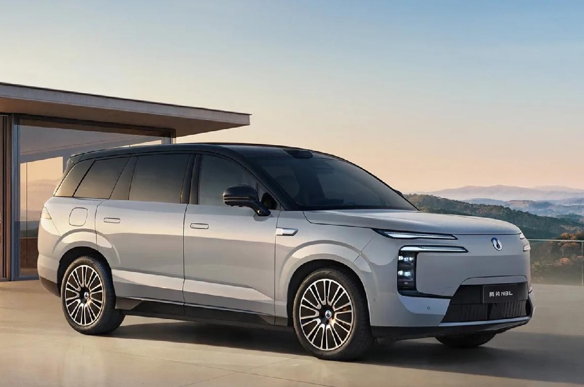 谁说家庭车只能“凑合”？腾势N8L把全家的“舒服”都装下