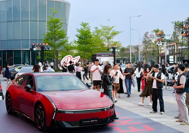 小鹏P7 Max版上市！标配双腔空气悬架，售20.38万起